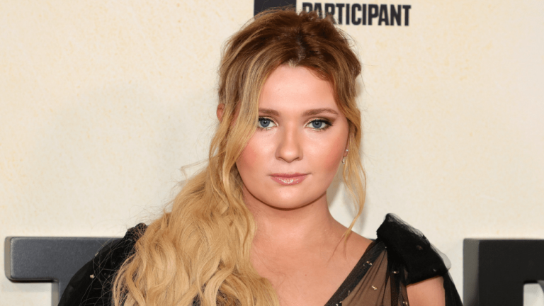 Abigail Breslin Got Called ‘Hysterical’ After Accusing Male Actor of Bad Behavior