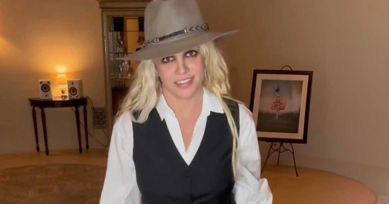 Britney Spears Dances In Lingerie & Celebrates Christmas Reunion With Sons After 2 Years – Watch The Viral Video!