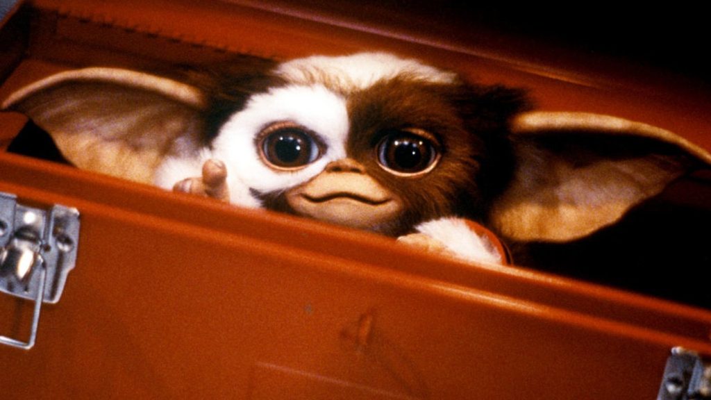 How Steven Spielberg’s Key Decision For GREMLINS Made It a Very Different Film and Gizmo an Icon — GeekTyrant