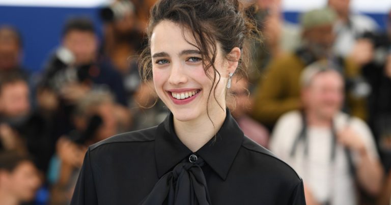 Margaret Qualley & Thomasin McKenzie’s Victorian Psycho Bought by A24