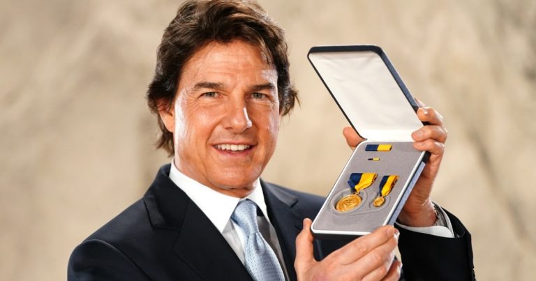 Tom Cruise Receives Public Service Award by US Navy