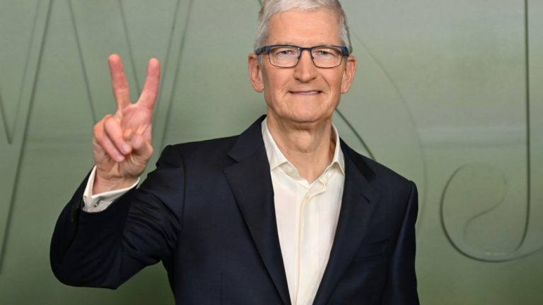 Apple CEO Tim Cook Donates  Million to Trump Inauguration Fund