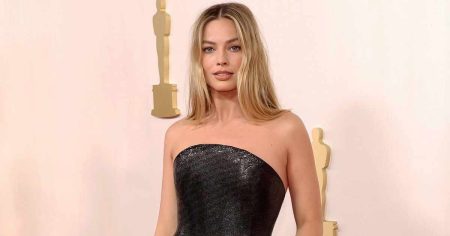 Did Margot Robbie Insist On Going Fully Nude For Wolf Of Wall Street Scene?