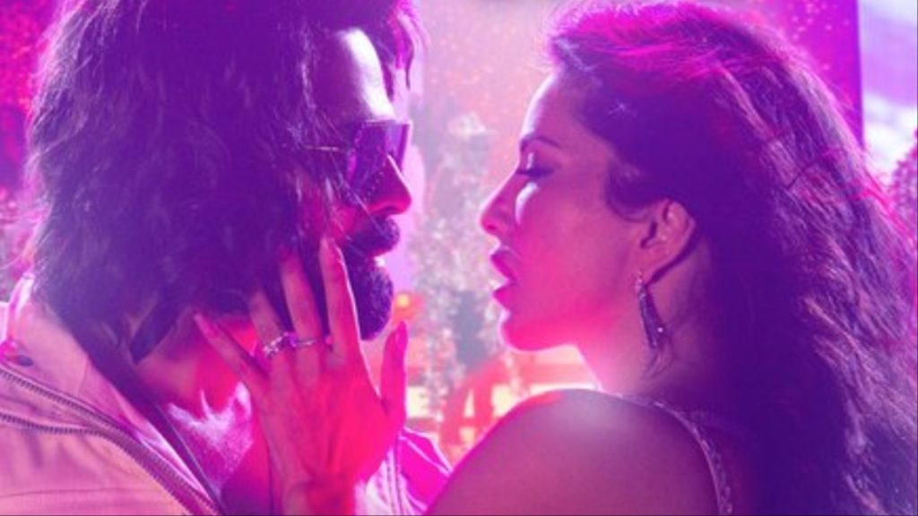 Himesh Reshammiya Flaunts His Unique Style, Shakes Legs With Sunny Leone In This Disco-Themed Track