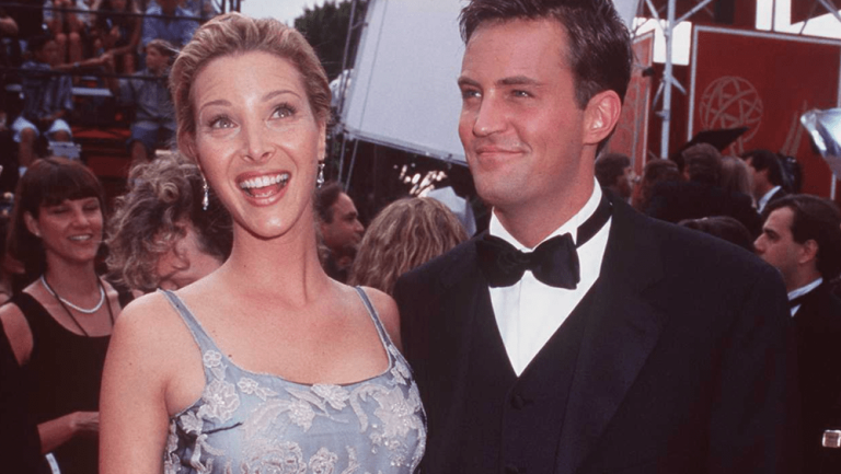 Lisa Kudrow Found Matthew Perry Note He Left in ‘Friends’ Cookie Jar