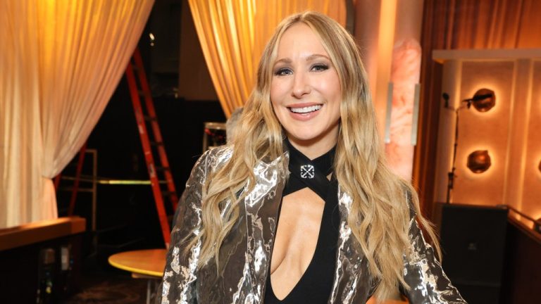 Nikki Glaser Isn’t Touching ‘It Ends With Us’ Drama At Golden Globes