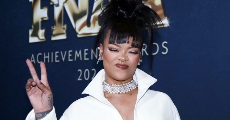 Rihanna Responds to Troll Who Called Her ‘Forehead’