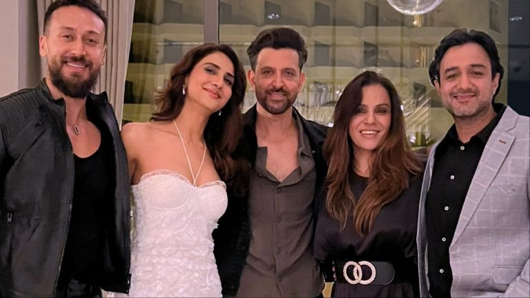 Hrithik Roshan Poses Happily With Tiger Shroff, Vaani Kapoor & Siddharth Anand As ‘Team War’ Reunites At Roshans’ Success Bash