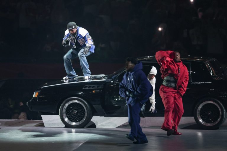 Kendrick Lamar Delivers Killer Super Bowl Halftime Show