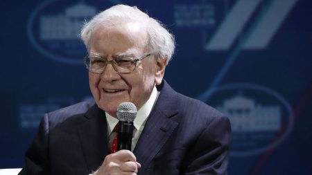 Warren Buffett Says ‘It Won’t Be Long’ Until Berkshire Has New CEO