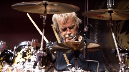 ZZ Top Drummer Frank Beard Leaves Tour To Focus On “Health Issue”